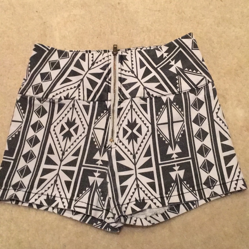 Pattern Zipper shorts